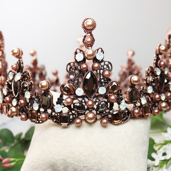 ? Host Pick Crown Champagne Pearls/Smoky Crystals